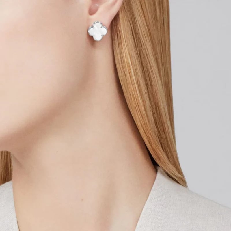 ARETES TRÉBOL SILVER WHITE