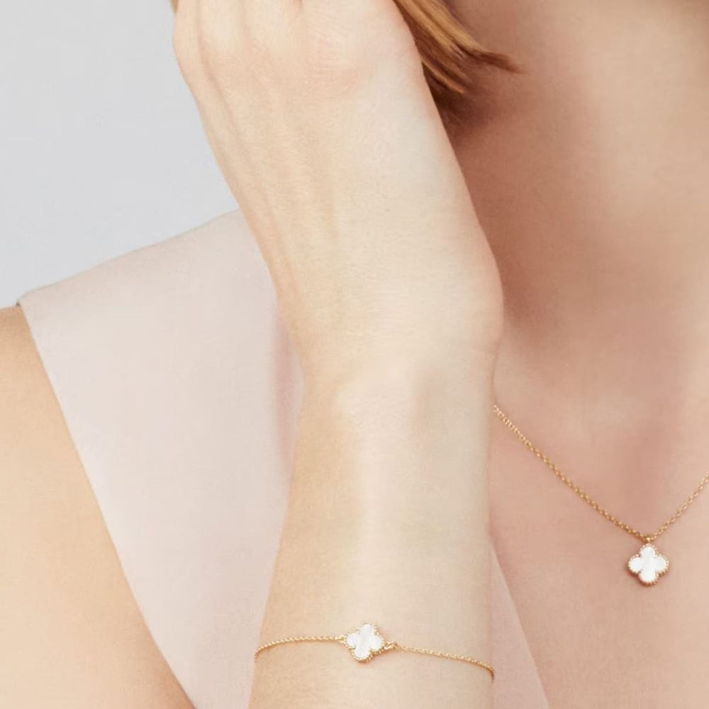 PULSERA ONE TRÉBOL GOLD WHITE