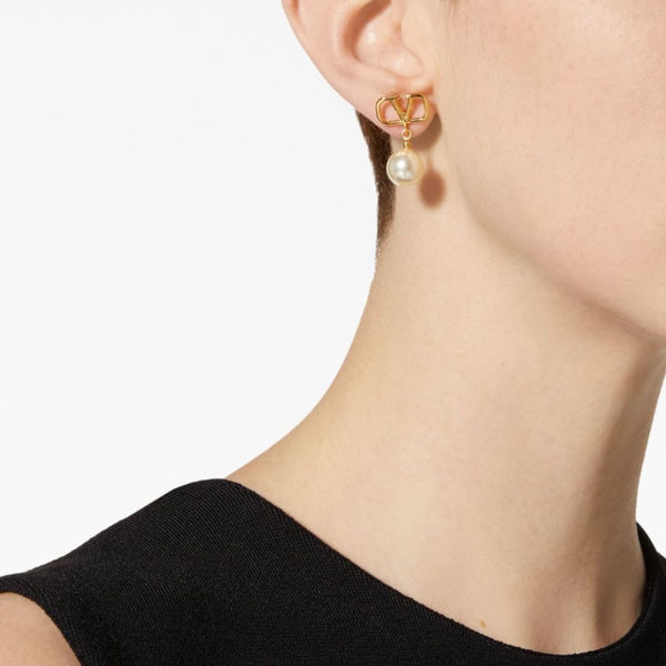 ARETES V CON PERLA COLGANTE
