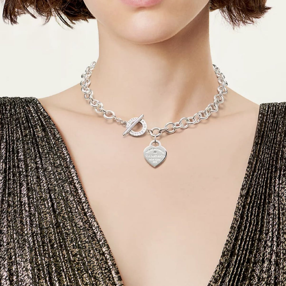 COLLAR CON PASADOR Y PLACA ESTILO CORAZÓN SILVER