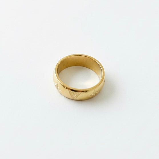 ANILLO LV LETTER GOLD