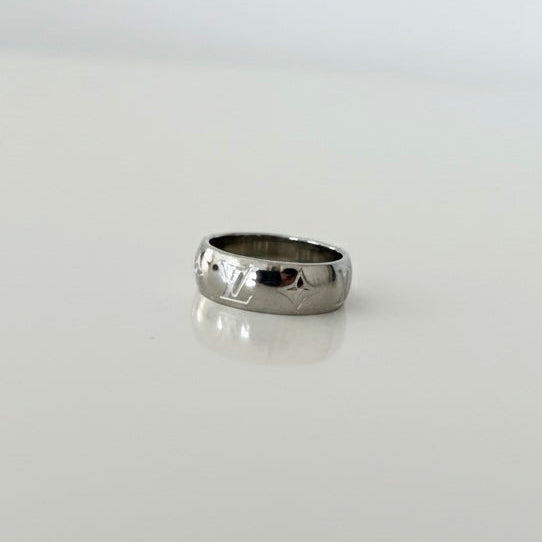ANILLO LV LETTER SILVER