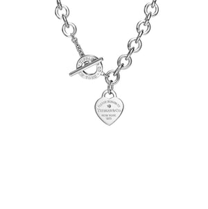 COLLAR CON PASADOR Y PLACA ESTILO CORAZÓN CON ZIRCONIA
